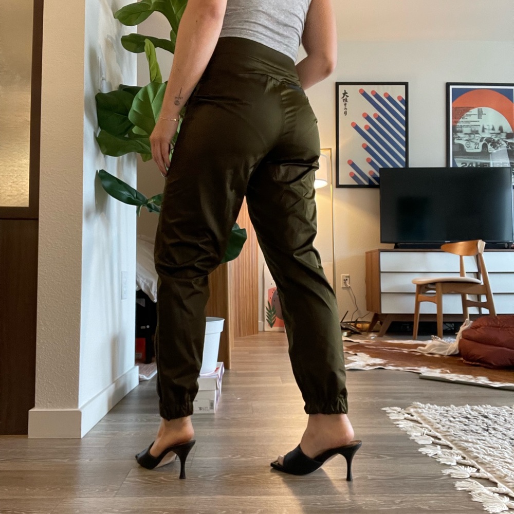 Athleta Radiant Jogger Olive Green Size 0 LIKE NEW
